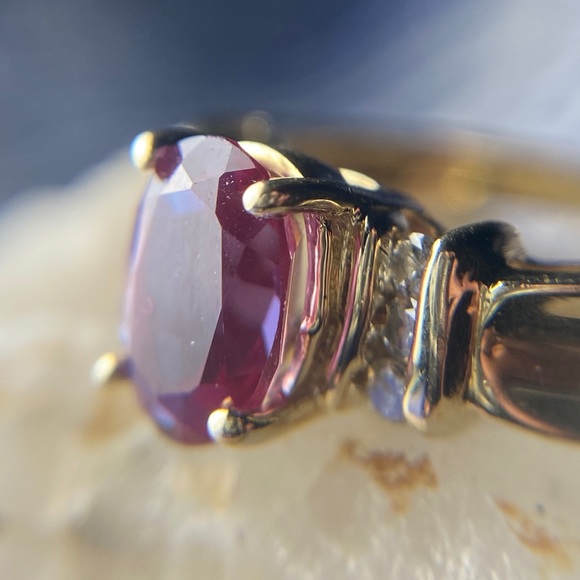 14k Yellow Gold Diamond and Alexandrite Ring - Picture 8 of 16